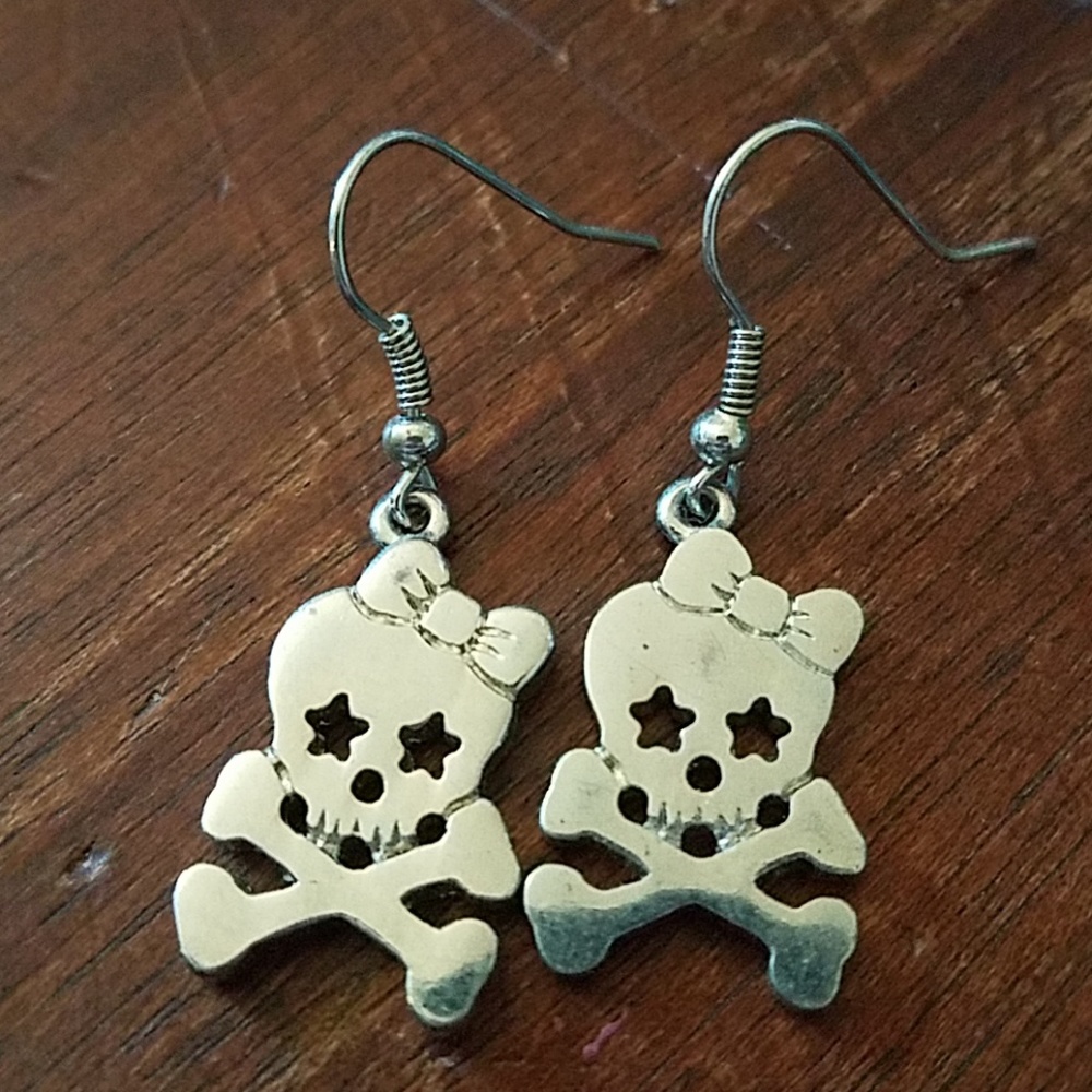 ⭐ Skull Earrings